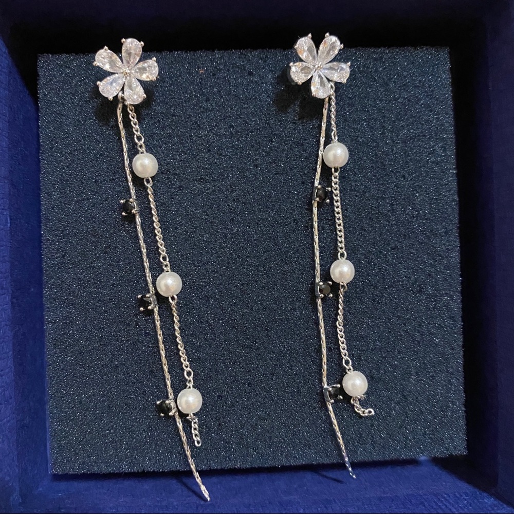 Rhinestone Pearl Flower Earrings